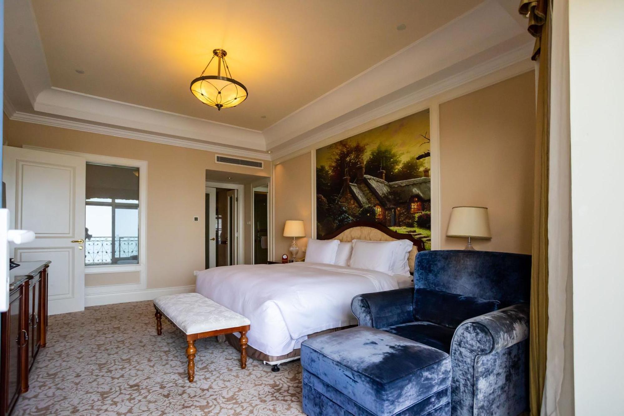 Crowne Plaza Ocean Spring Resort By Ihg Jimo Exterior photo